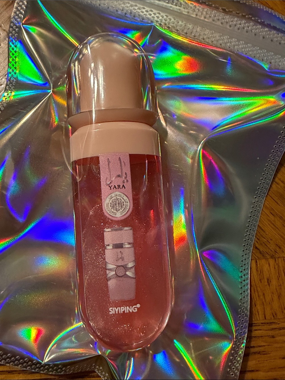 Ara Yara Lip Gloss in Shimmery Pink